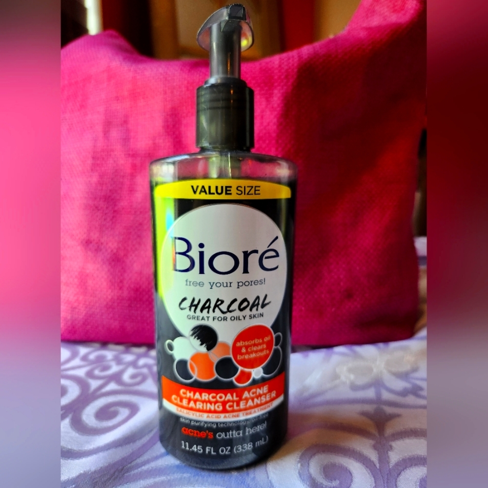 BIORE Charcoal Acne Clearing Cleanser